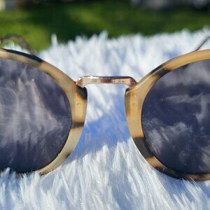 UNISEX. Stylish Round Sunglasses with Tortoise Frame